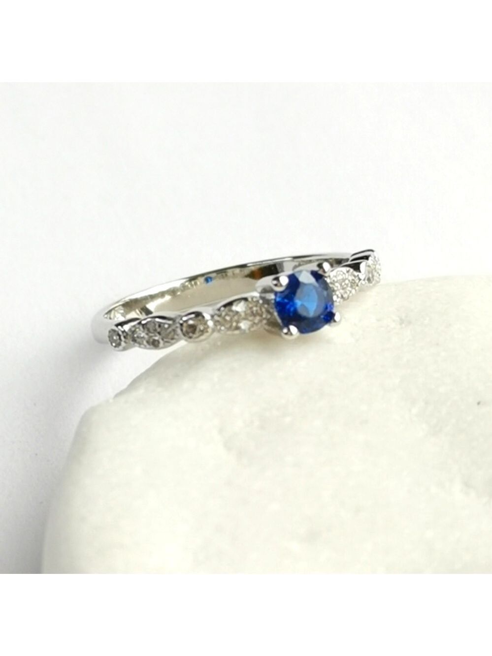 Sapphire solitaire ring in Sterling Silver and White Sapphire size 7 🆕